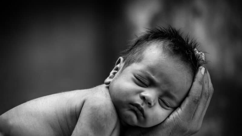 Les risques du syndrome du bébé secoué : prévention et conseils