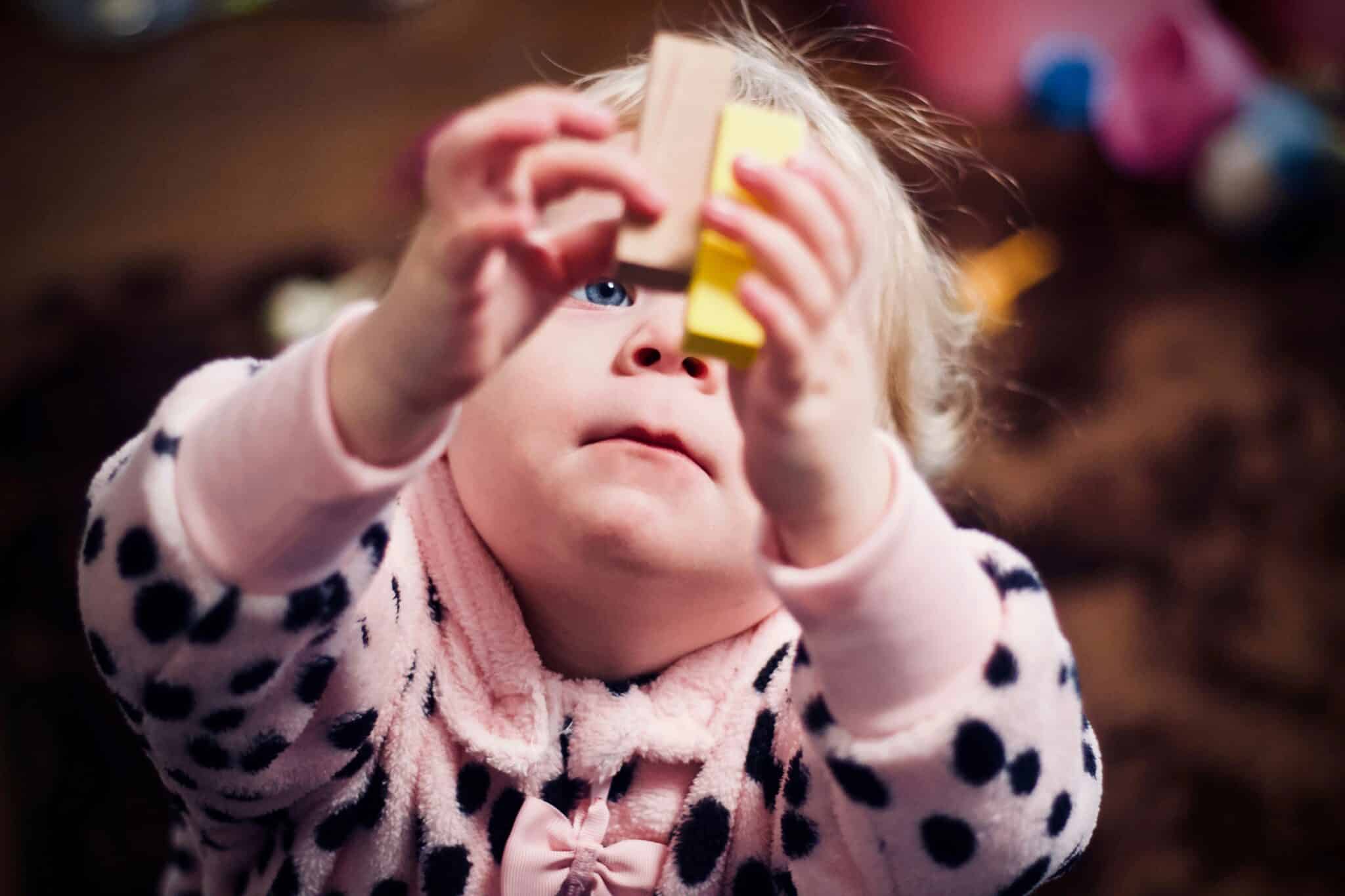 Les découvertes sensorielles de bébé : jeux et activités pour le stimuler